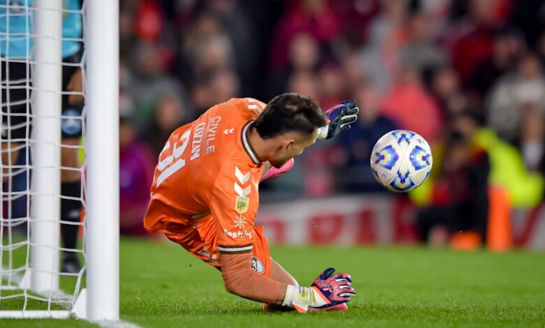 حارس الخلود خوان كوزاني: تصرف مشين يثير المطالبات بالإيقاف في دوري روشن