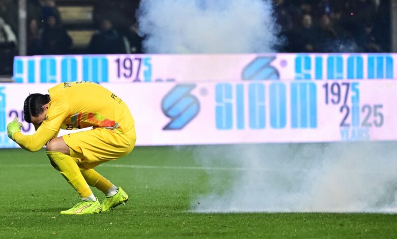 إنتر كريمونيسي: مفرقعة نارية توقف المباراة وإصابة الحارس أوديرو
