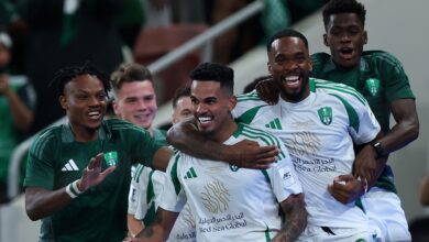 القنوات الناقلة لمباراة الشباب والأهلي في دوري روشن 2025-2026 وكيف تشاهدها