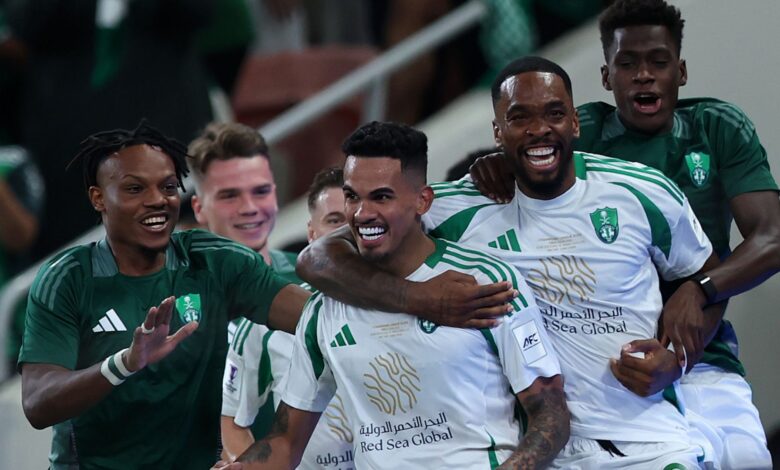 القنوات الناقلة لمباراة الشباب والأهلي في دوري روشن 2025-2026 وكيف تشاهدها