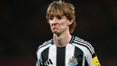 أنتوني جوردون يرد على شائعات الانتقال: "كله هراء"