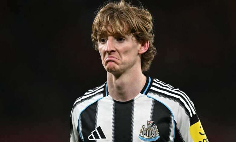 أنتوني جوردون يرد على شائعات الانتقال: "كله هراء"