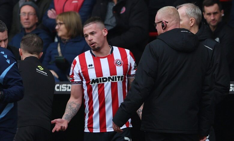 كالفين فيليبس: طرد صادم في ديربي ستيل سيتي وشيفيلد يونايتد - Getty