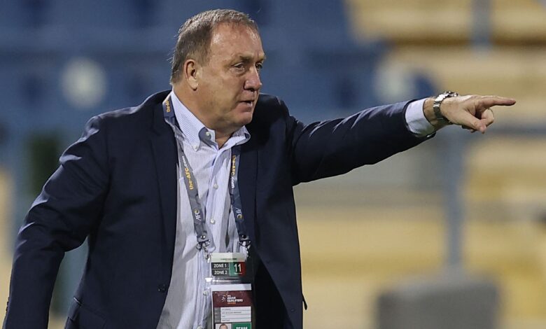 ديك أدفوكات يستقيل مدرب كوراكاو لسبب مؤلم قبل كأس العالم - AFP