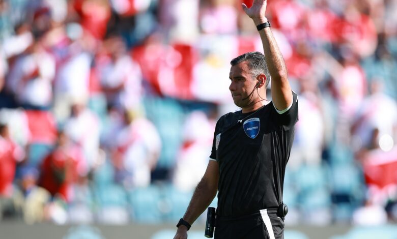 ماريو إسكوبار يثير الجدل في التعاون والهلال: 5 قرارات بين الأخطاء والصواب - Getty Images Sport