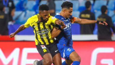 طرد مبكر في كلاسيكو الهلال والاتحاد: الحكم يثير الجدل! - AFP