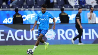 إصابة حمد اليامي لاعب الهلال: بكاء وخروج على نقالة وسط انهيار - Getty Images Sport