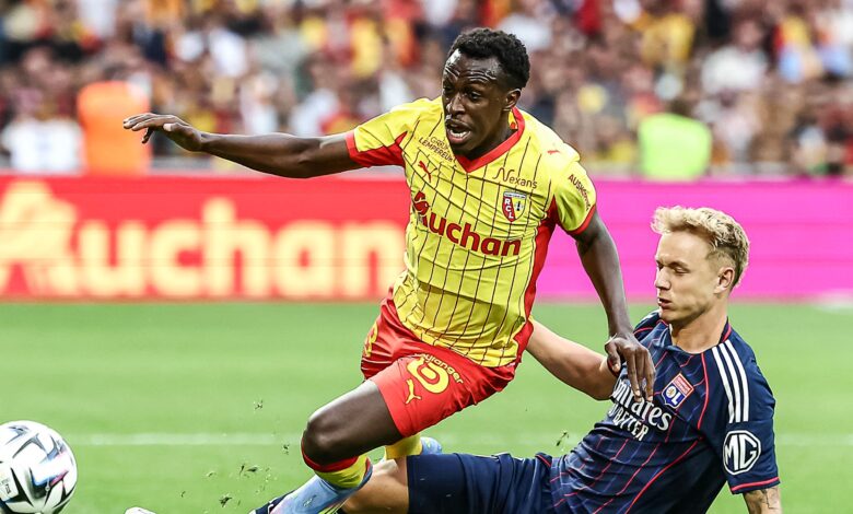 سعود عبد الحميد: إيفرتون ينفي طلبه.. وتصريحات الوكيل تثير الجدل - AFP