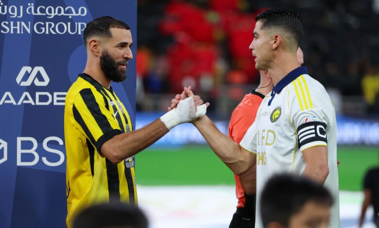 بنزيما يتحدى قرار وزارة الرياضة بحضور كلاسيكو الهلال والأهلي