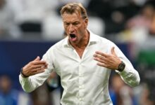 رينارد مدرب "شو"؟ اجتماع الهلال يثير الجدل واقتراح لحل أزمة اللاعب السعودي