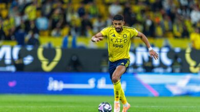 العمري يحرم النصر من تاريخ الهلال والاتحاد بخطأ قاتل أمام الفيحاء