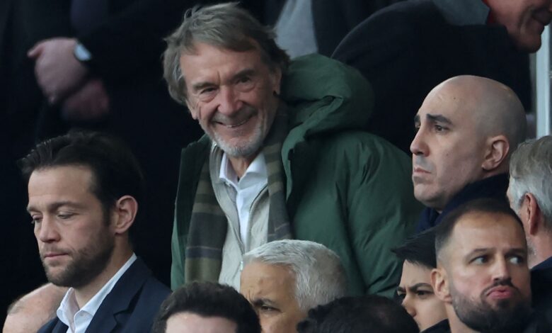 مانشستر يونايتد: ملياردير أمريكي يزيد استثماراته، لكن الاستحواذ الكامل غير مرجح