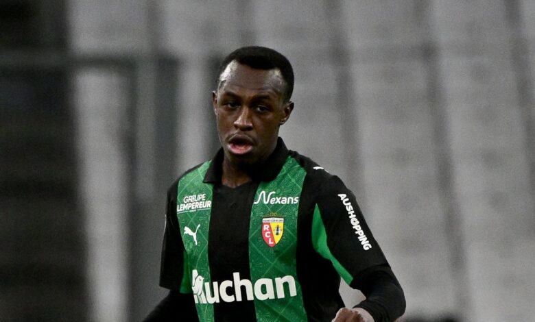 الهلال السعودي يقترب من سعود عبد الحميد.. ورد روما صادم