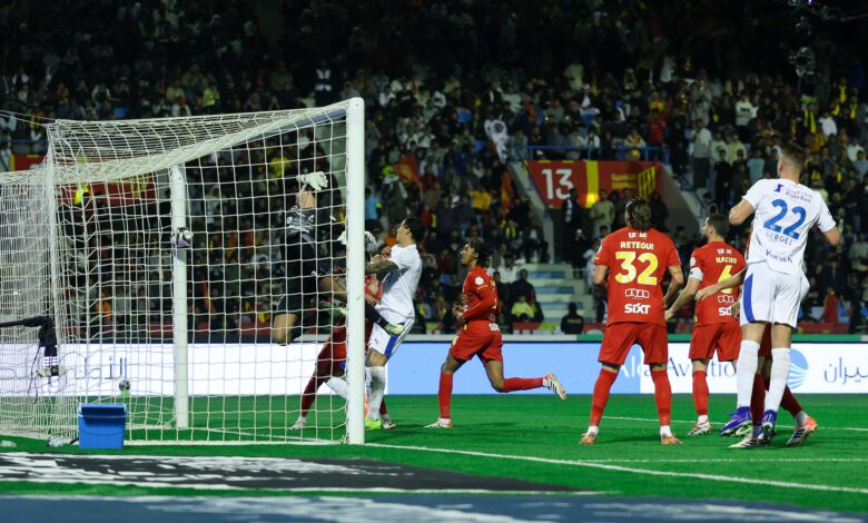 القادسية يطلب تسجيلات VAR في أزمة مباراة الهلال