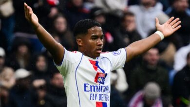 طرد إندريك: مدرب ليون يهاجم الحكم ومدرب نانت يرد بقوة