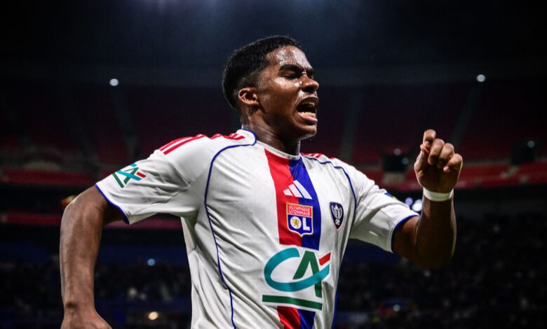 إندريك يتعلم من البطاقة الحمراء: مدرب ليون يوجه تحذيراً للاعب ريال مدريد