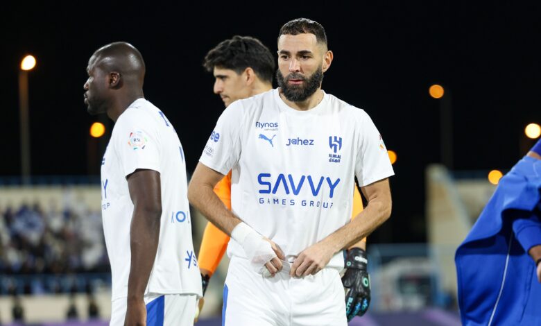 جدل تحكيمي في الهلال والأخدود: هل استحق لاجامي الطرد؟ وهدف بنزيما تحت المجهر