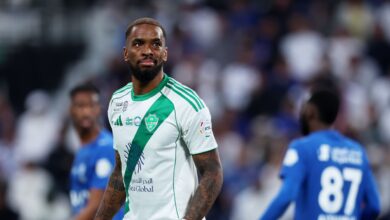 ركلة جزاء للأهلي ضد الوحدة.. الحكم الأسترالي يتجاهل مطالبات ويخفق في احتسابها!