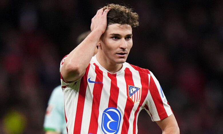 أتلتيكو مدريد يرد على برشلونة بشأن خوليان ألفاريز: ليس للبيع