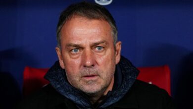 هانسي فليك ينتقد أخطاء برشلونة: الهزيمة أمام جيرونا وخيبة أمل اللقب