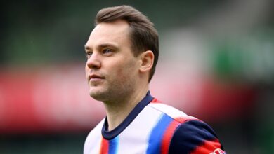 مانويل نوير يغيب لأسابيع بإصابة عضلية.. وبايرن يواجه دورتموند بغياب قائده