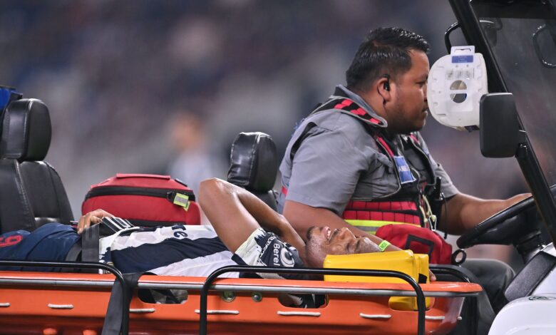 أنتوني مارتيال: إصابة مروعة تبعد نجم مانشستر يونايتد السابق عن الملاعب