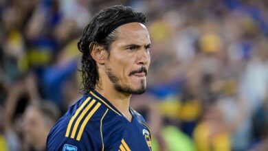 إدينسون كافاني: مطالب بالاعتزال وسط صيحات الجماهير بعد تراجع مستواه - Getty Images Sport