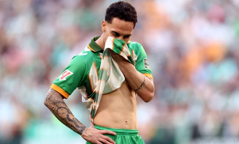 أنتوني يبكي بعد ضياع فرصة ذهبية.. ريال بيتيس يتعادل مع رايو فايكانو - Getty Images Sport