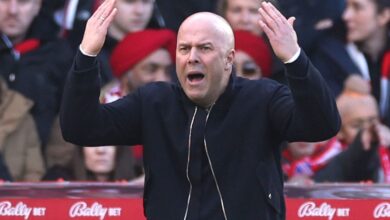 أسوأ مباراة ليفربول: سلوت يكشف عن أداء مخيب وأخطاء دفاعية - Getty Images Sport