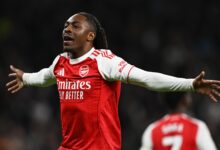 إيبيريشي إيزي يطارد أساطير أرسنال في ديربي شمال لندن - Getty Images Sport