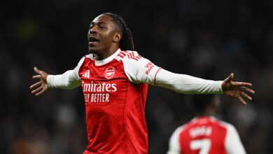 إيبيريشي إيزي يطارد أساطير أرسنال في ديربي شمال لندن - Getty Images Sport