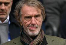 السير جيم راتكليف يتعرض لانتقادات واسعة بسبب تصريحاته عن "استعمار المهاجرين" لمانشستر يونايتد