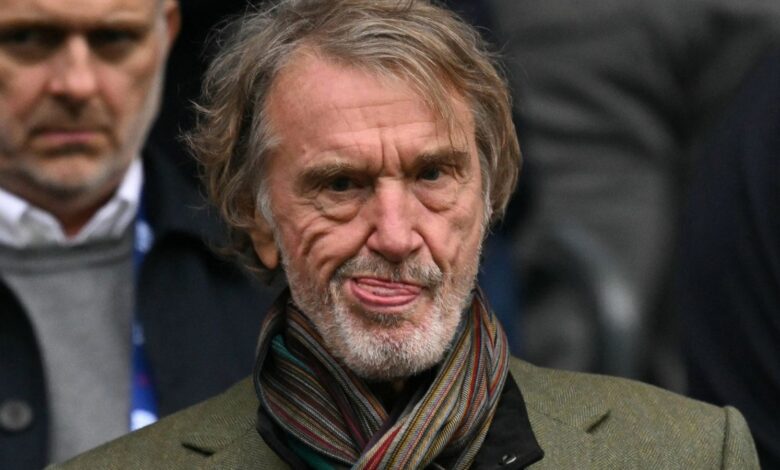 السير جيم راتكليف يتعرض لانتقادات واسعة بسبب تصريحاته عن "استعمار المهاجرين" لمانشستر يونايتد