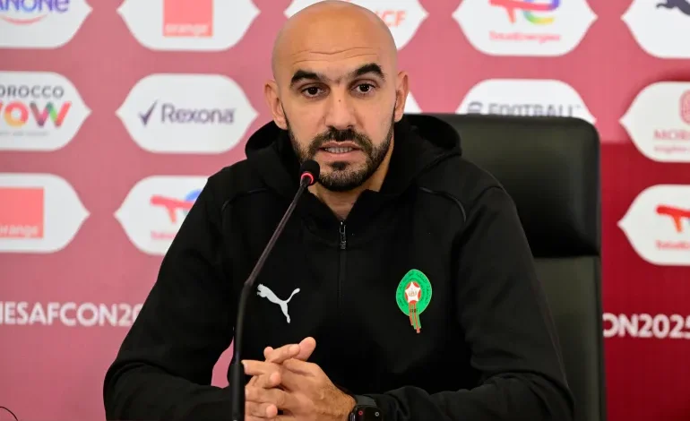 الركراكي يتخذ قراراً نهائياً.. مدرب المغرب يفاجئ الجميع قبل كأس العالم!