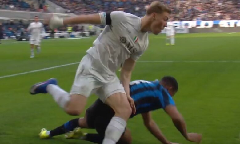أخطاء تحكيمية أتالانتا ونابولي: فوضى الأهداف الملغاة تثير الجدل - DAZN