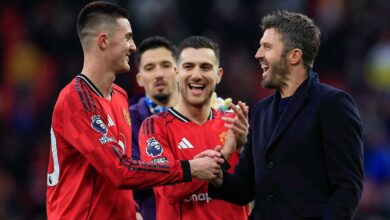 كاريك يتجاهل صراع