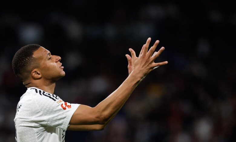 مبابي يحصل على رخصة القيادة.. وكورزاوا يسخر: أخيرًا!