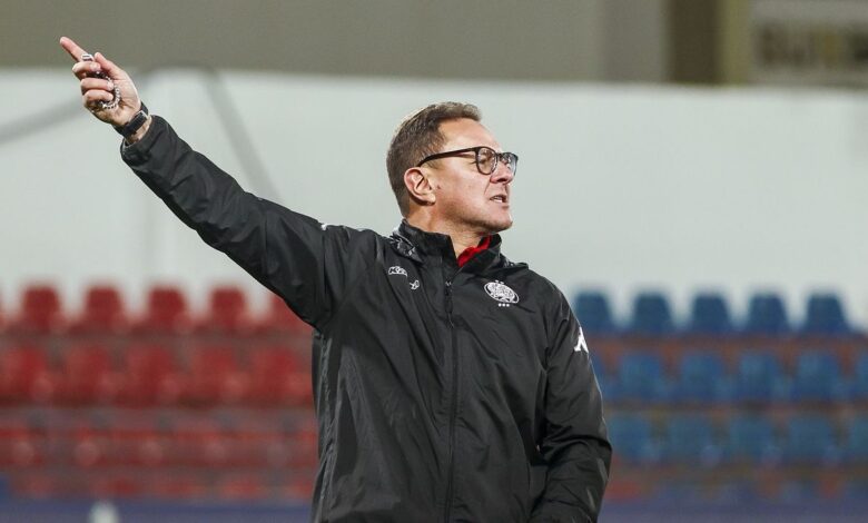 مدرب الوداد الجديد: البحث عن بديل بعد مقصلة الإقالة