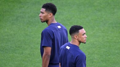 استبعاد أرنولد من إنجلترا: روني يثير الجدل وروني يدافع عنه