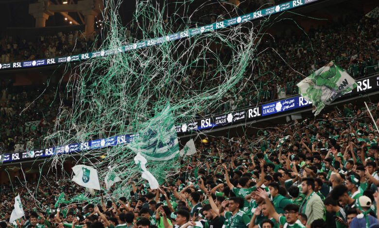 ديربي جدة: حرب رسائل تشعل المدرجات بين الأهلي والاتحاد