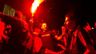 جماهير برشلونة تلهب الأجواء ضد أتلتيكو وتهتف ضد الريال