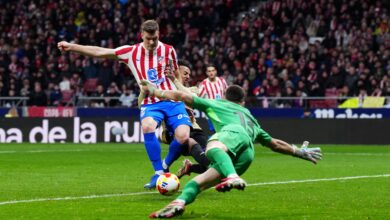 التشكيل الرسمي لبرشلونة ضد أتلتيكو: فليك يغير 3 لاعبين