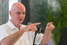 إنفانتينو: تغطية الفم تعني البطاقة الحمراء لمكافحة العنصرية