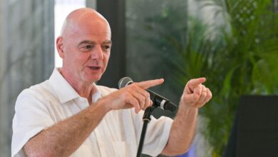 إنفانتينو: تغطية الفم تعني البطاقة الحمراء لمكافحة العنصرية