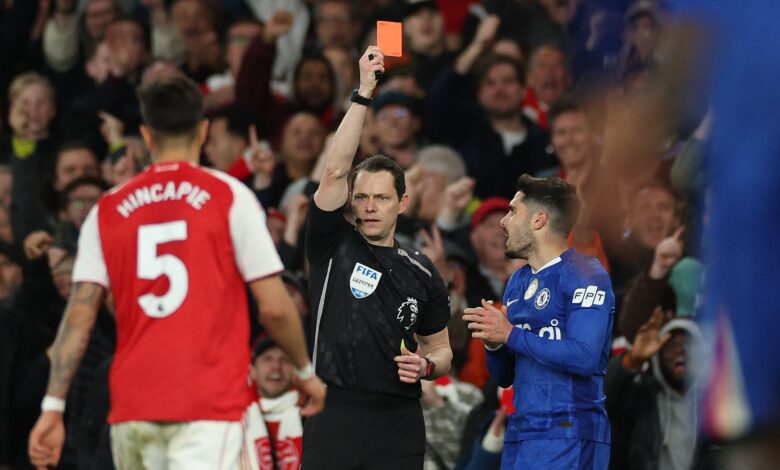 تشيلسي والبطاقات الحمراء: سجل سلبي يؤثر على سمعة البلوز