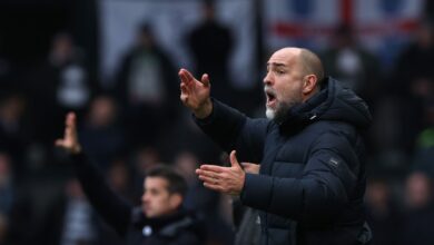 توتنهام يدافع عن فيكاريو: جدل حول ركلة حرة كوميدية