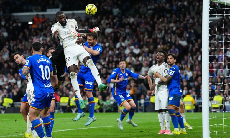خيتافي يفاجئ ريال مدريد ويمنح برشلونة الصدارة في الدوري الإسباني