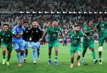 الدعيع يمازح أسطورة الاتحاد: تدريب الأهلي يعني صدارة الدوري