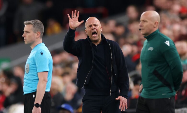 آرني سلوت: تحذير من تكرار "لعبة رمي العملة" في ليفربول