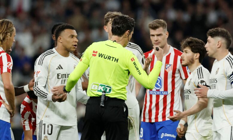 تقييم حكم ديربي مدريد: قرارات مثيرة للجدل وأداء قوي